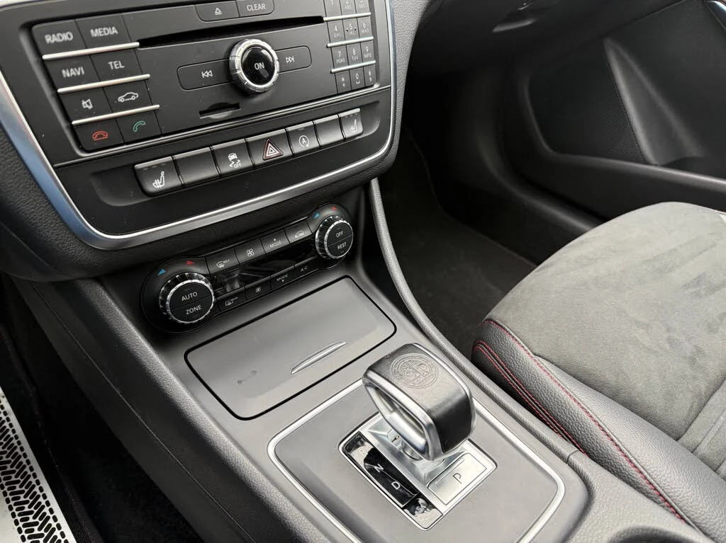 Mercedes-Benz CLA 45 AMG CARBON/KEYLESS/NAVI/KAMEPA, снимка 12 - Автомобили и джипове - 54529440