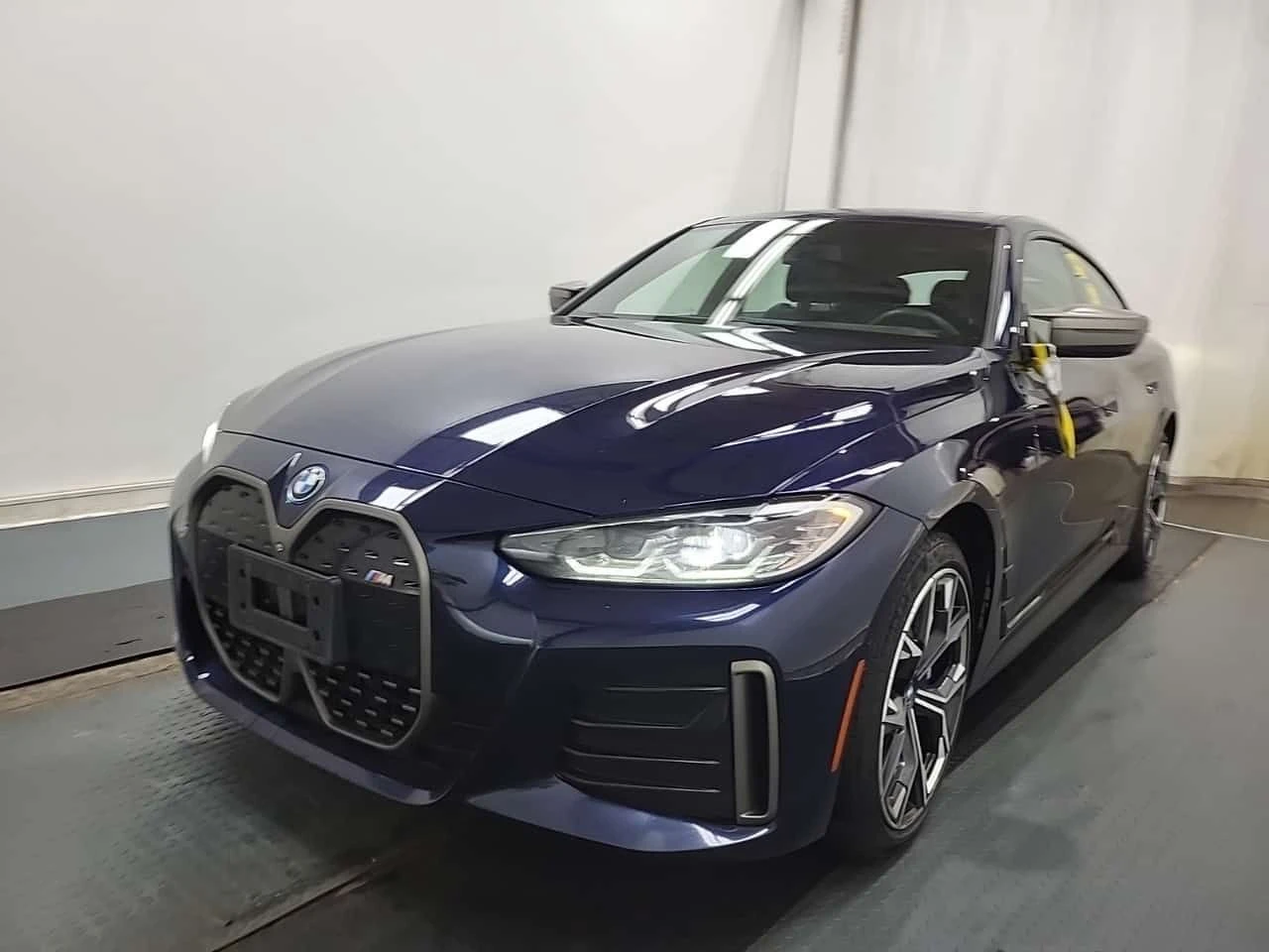 BMW i4 * M50 * CARFAX * Един собственик * От BMW * , снимка 2 - Автомобили и джипове - 54941332