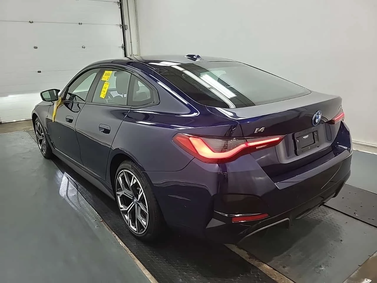 BMW i4 * M50 * CARFAX * Един собственик * От BMW * , снимка 5 - Автомобили и джипове - 54941332