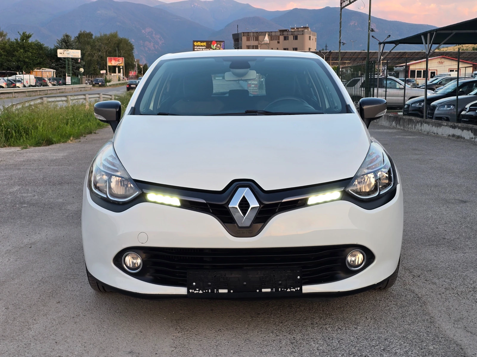 Renault Clio 1.5 DCI / CostumeNational /FULL EKSTRI, снимка 2 - Автомобили и джипове - 55327538
