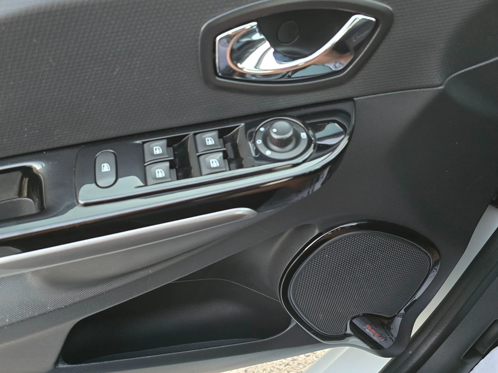 Renault Clio 1.5 DCI / CostumeNational /FULL EKSTRI, снимка 17 - Автомобили и джипове - 55327538