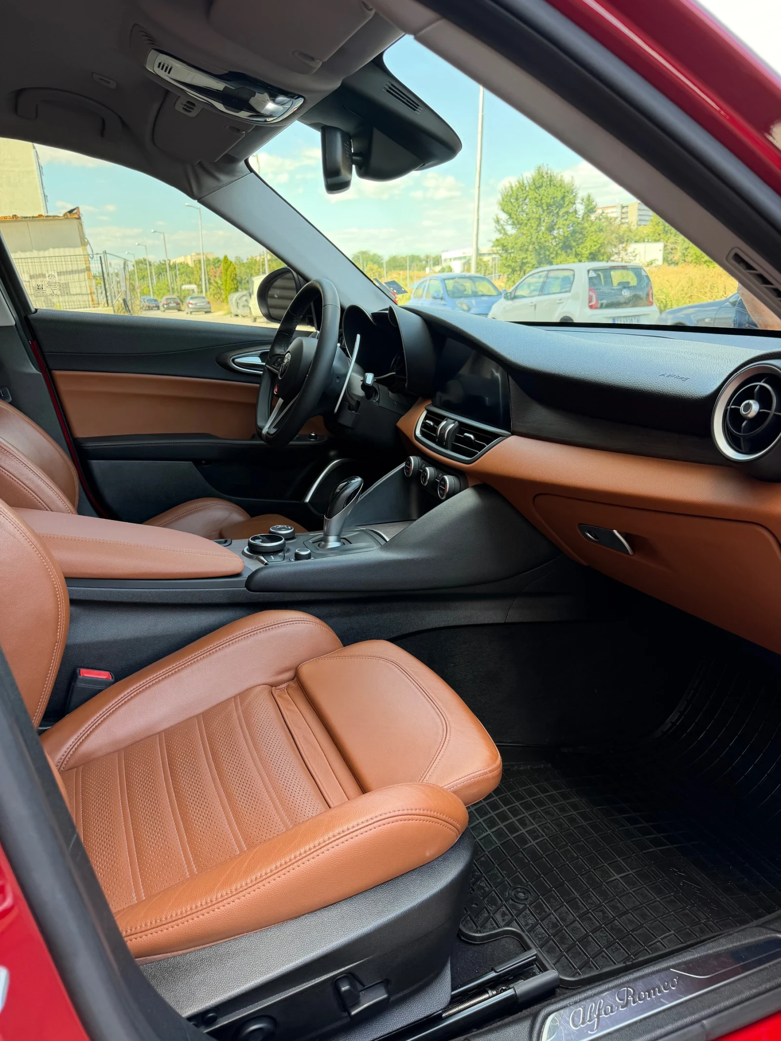 Alfa Romeo Giulia 2.0T RWD Ti, снимка 10 - Автомобили и джипове - 55694528