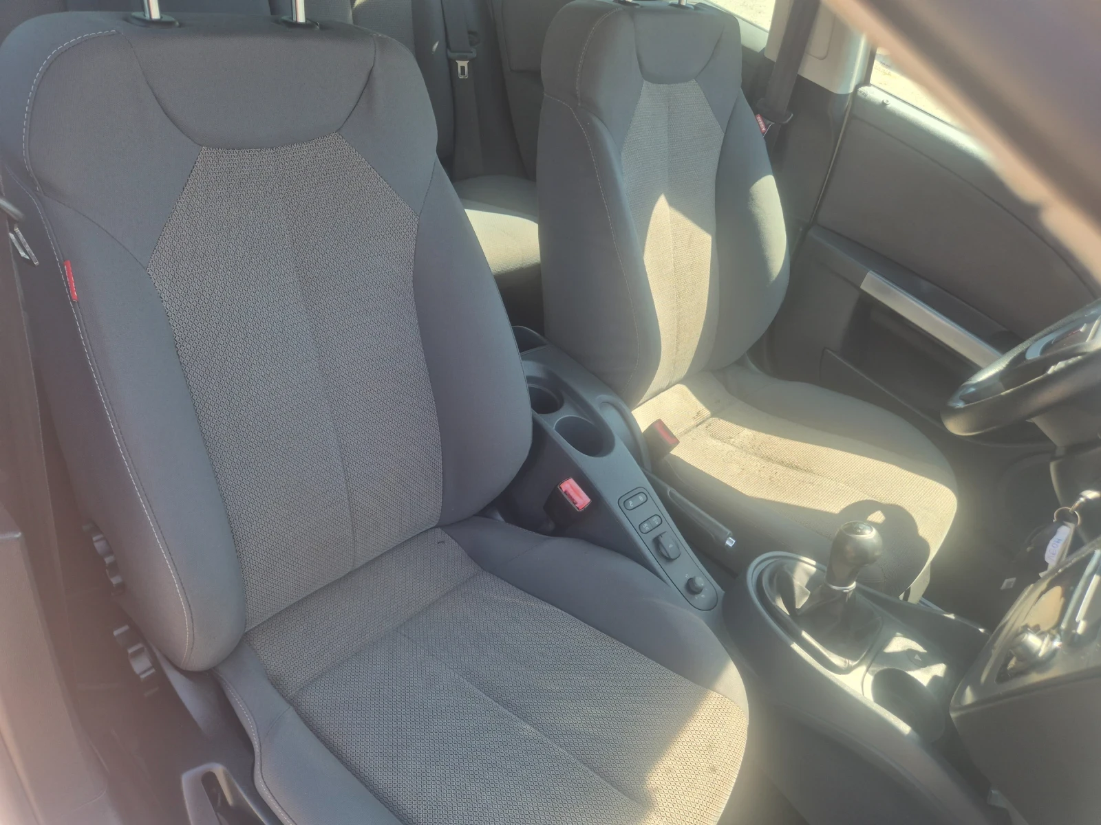 Seat Leon 1.6TDI, 105к.с., снимка 12 - Автомобили и джипове - 55737929