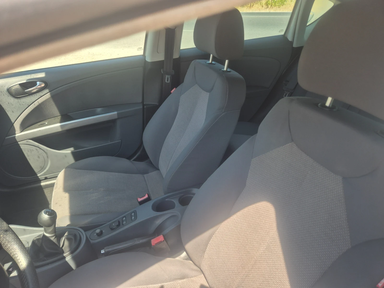 Seat Leon 1.6TDI, 105к.с., снимка 9 - Автомобили и джипове - 55737929