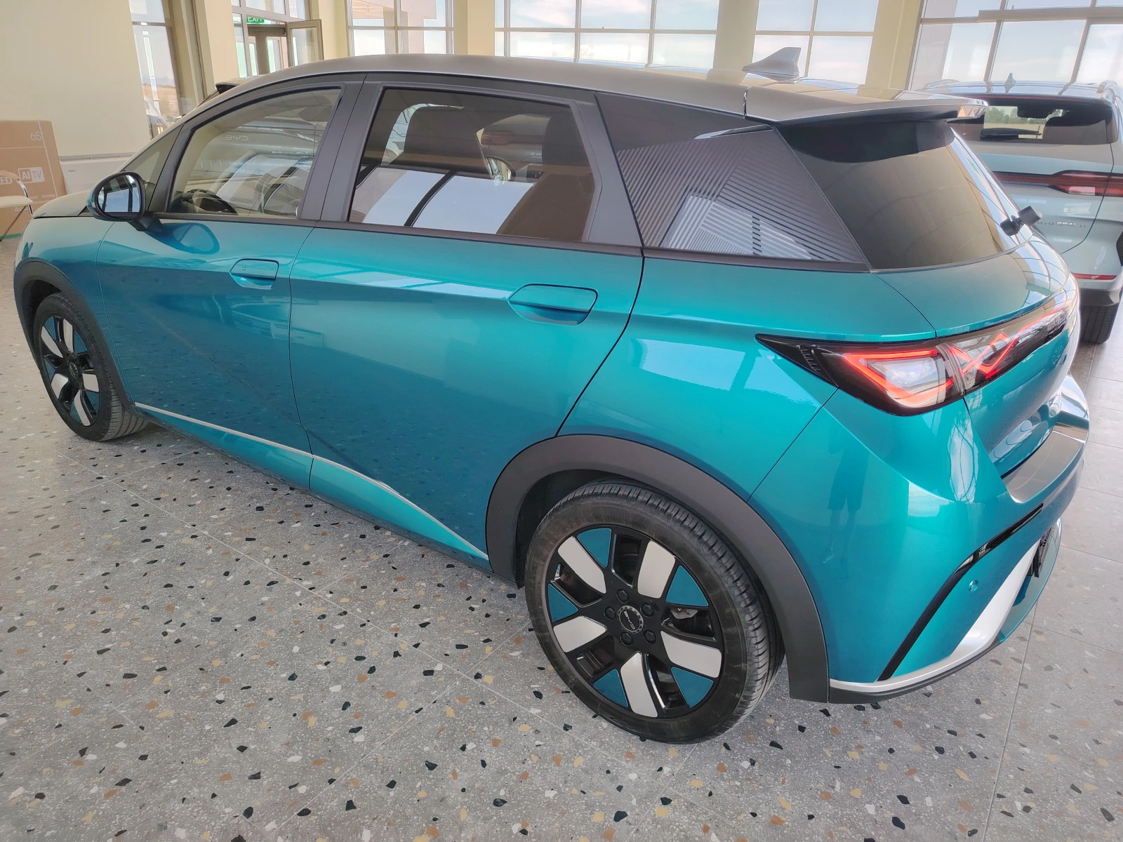 BYD Dolphin 60kWh Design 204 кс., снимка 3 - Автомобили и джипове - 56130133