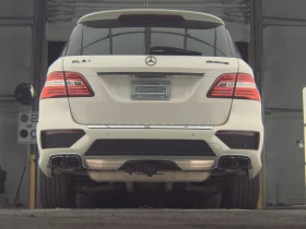 Mercedes-Benz ML 63 AMG ДИСТРОНИК* МЪРТВА* ТОЧКА* HARMON* KARDON* ОБДУХВАН, снимка 6