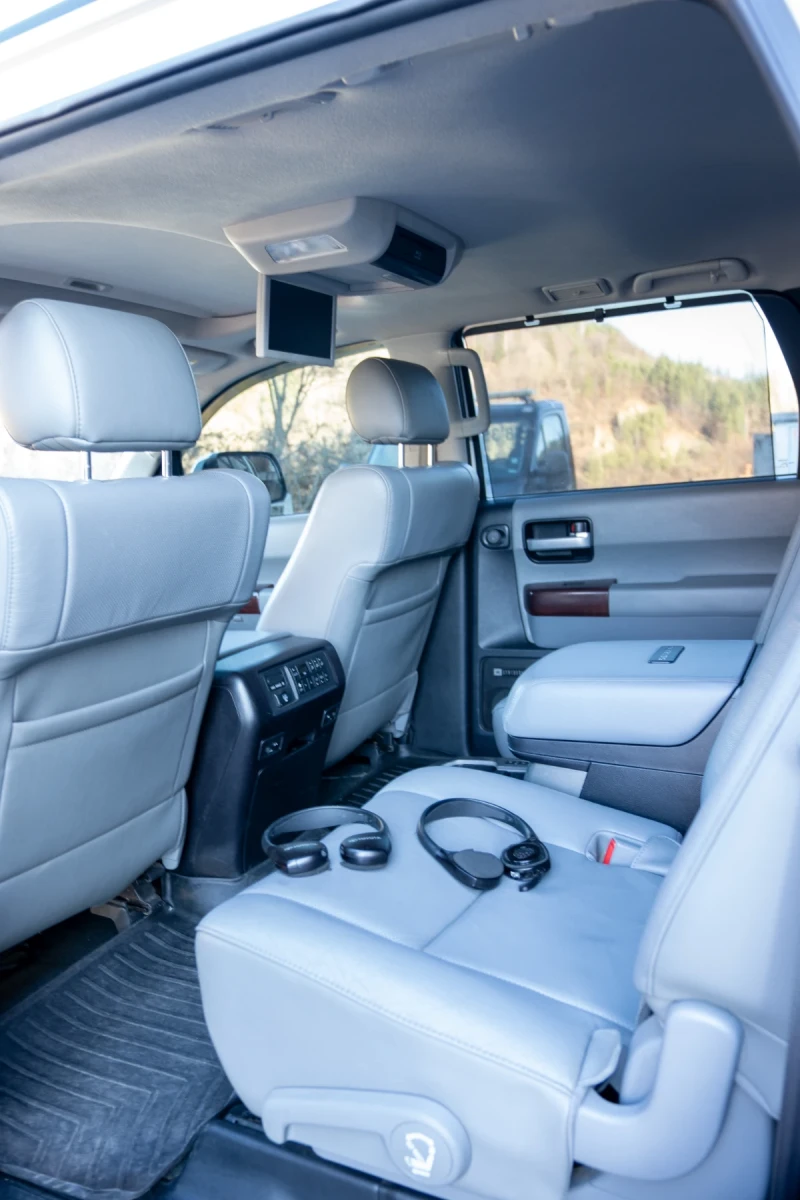 Toyota Sequoia 5.7 ГАЗ 4х4 PLATINUM, снимка 13 - Автомобили и джипове - 52916758