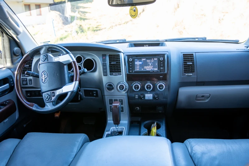 Toyota Sequoia 5.7 ГАЗ 4х4 PLATINUM, снимка 15 - Автомобили и джипове - 52916758
