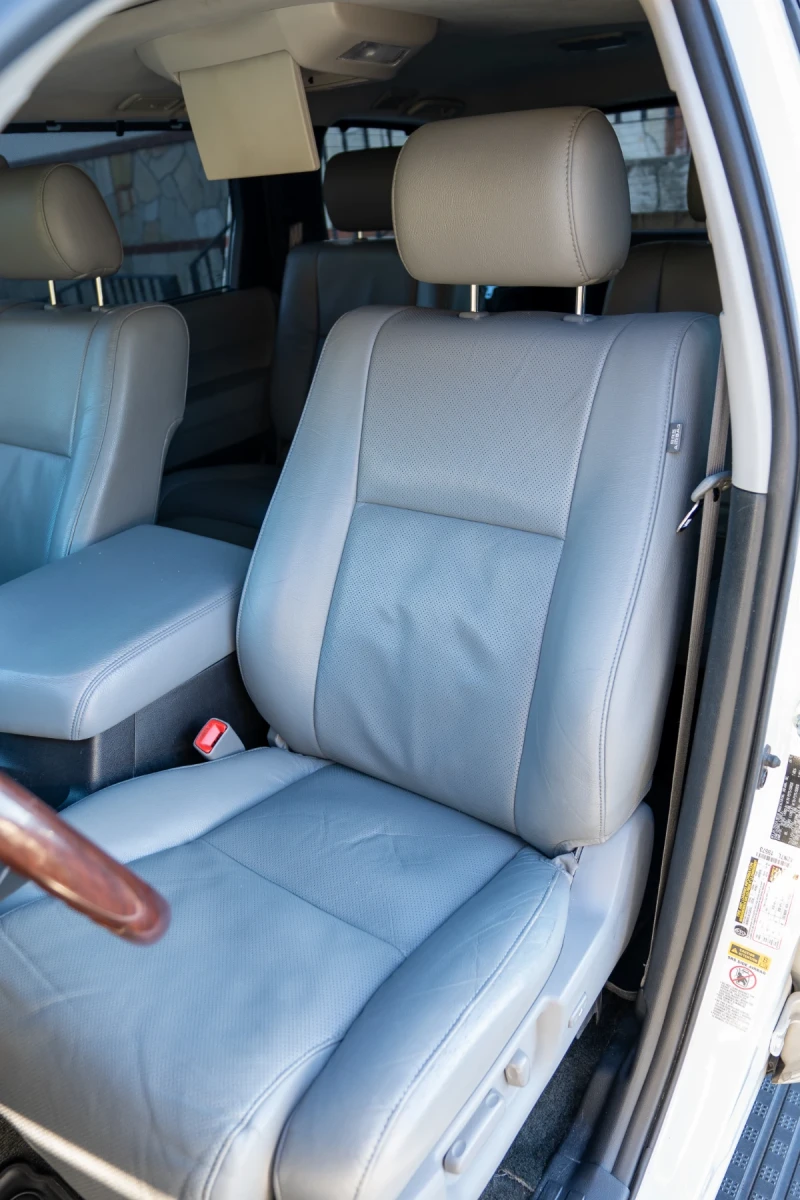 Toyota Sequoia 5.7 ГАЗ 4х4 PLATINUM, снимка 10 - Автомобили и джипове - 52916758
