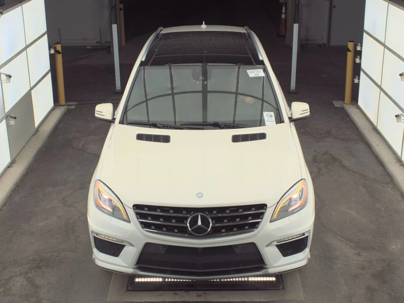 Mercedes-Benz ML 63 AMG ДИСТРОНИК* МЪРТВА* ТОЧКА* HARMON* KARDON* ОБДУХВАН, снимка 7 - Автомобили и джипове - 53580583