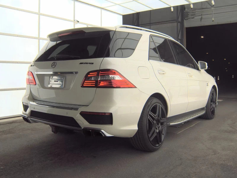 Mercedes-Benz ML 63 AMG ДИСТРОНИК* МЪРТВА* ТОЧКА* HARMON* KARDON* ОБДУХВАН, снимка 2 - Автомобили и джипове - 53580583