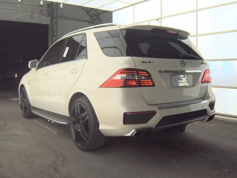 Mercedes-Benz ML 63 AMG ДИСТРОНИК* МЪРТВА* ТОЧКА* HARMON* KARDON* ОБДУХВАН, снимка 4 - Автомобили и джипове - 53580583