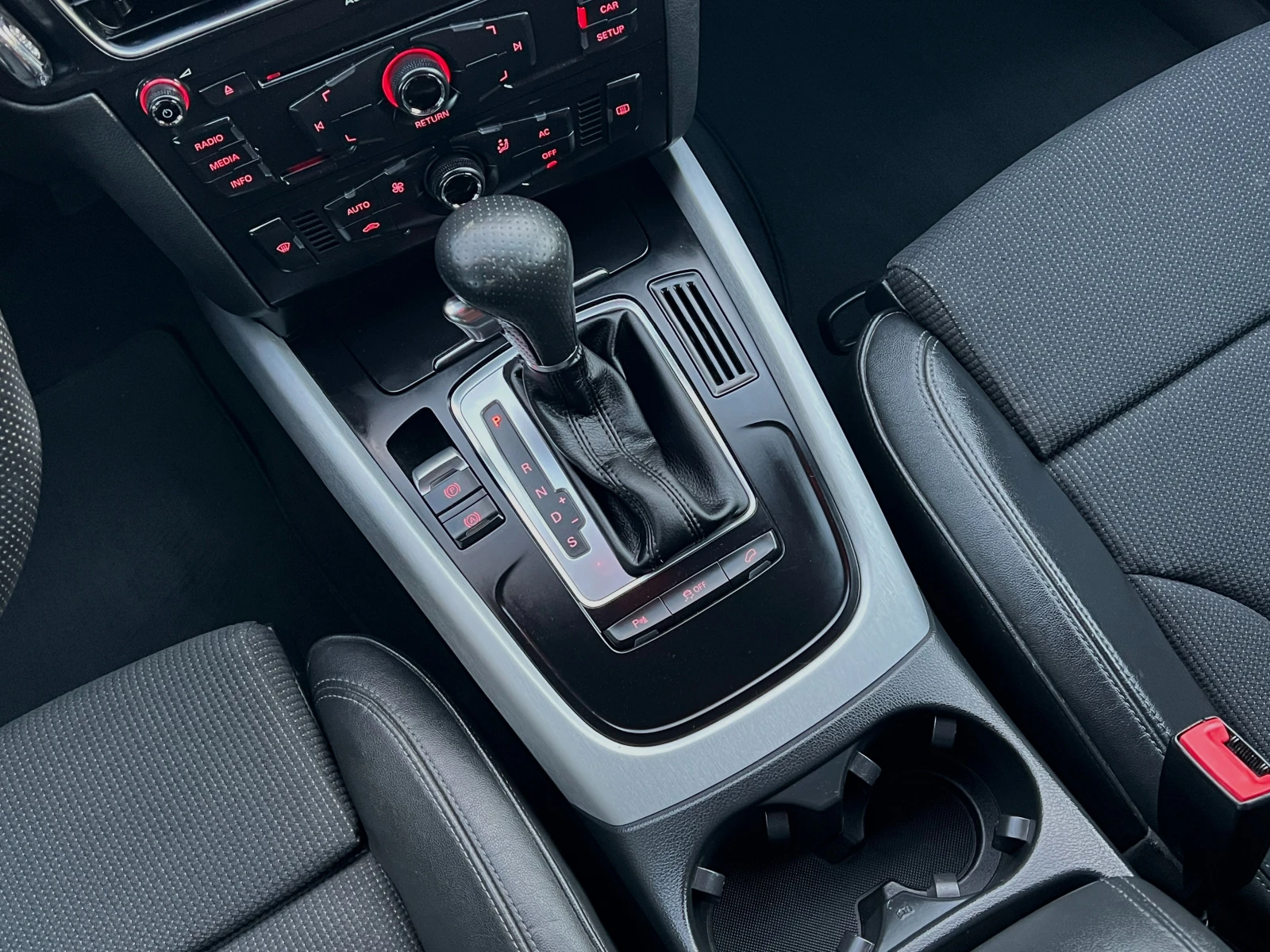 Audi Q5 2.0TDi S-Line 4x4 ИСТИНСКИ КИЛОМЕТРИ - ЕВРО 5 - изображение 10
