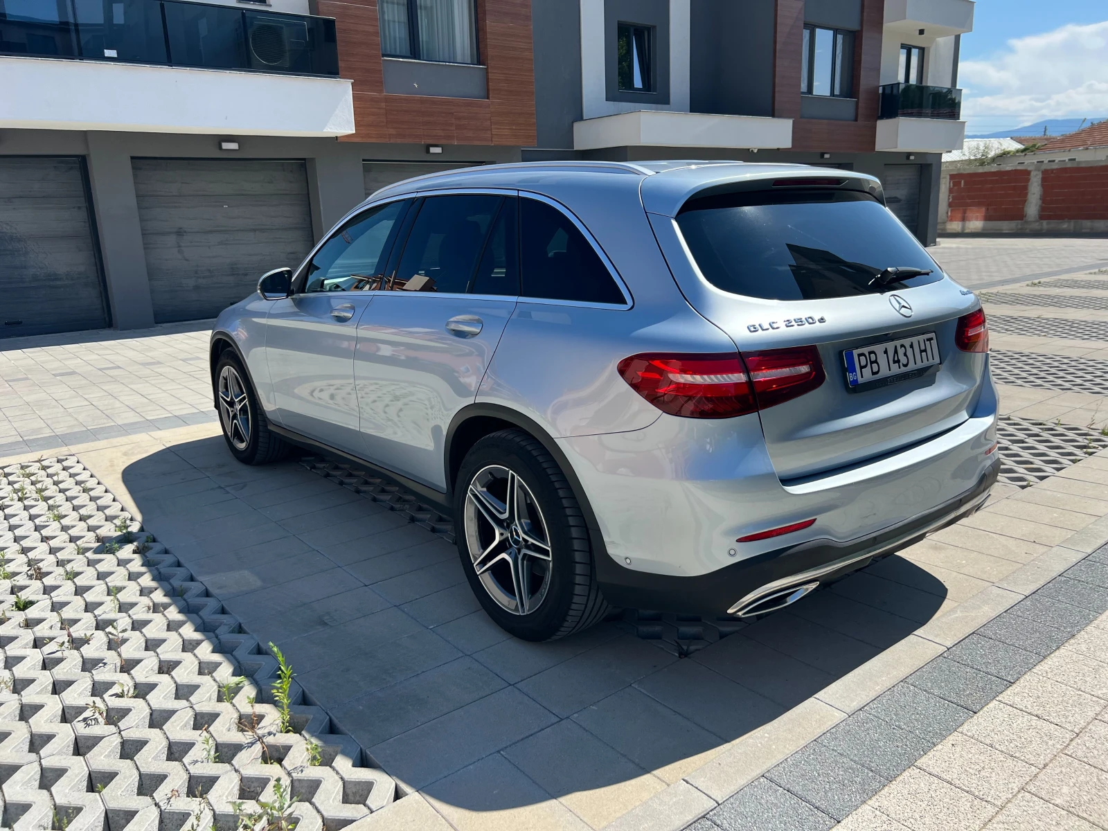 Mercedes-Benz GLC 250 4MATIC; AMG line; 91000 км  - изображение 6