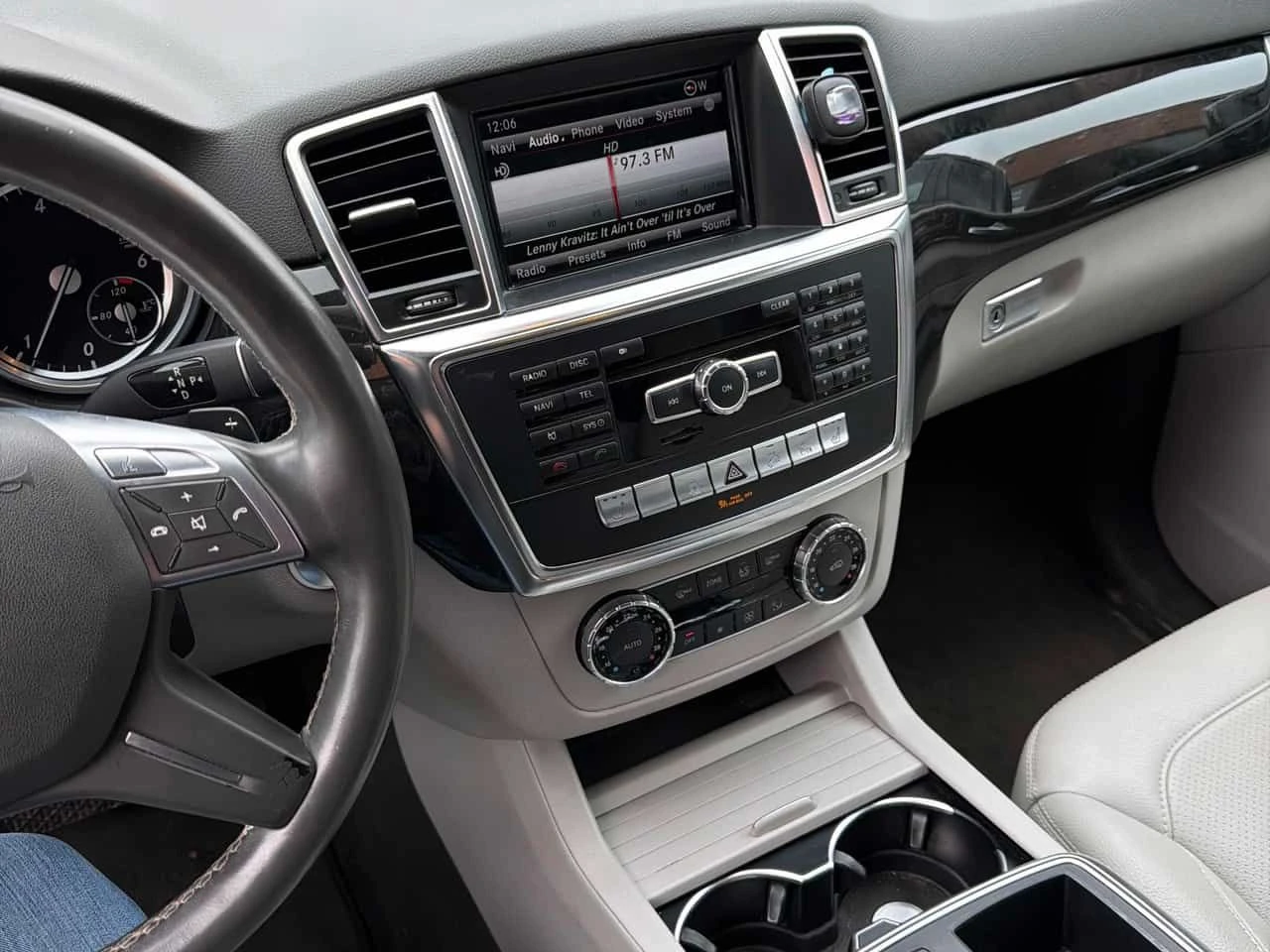 Mercedes-Benz ML 350 4MATIC * ДВА ЧИФТА ГУМИ/ДЖАНТИ* ПАНОРАМА* ПОДГРЕВИ, снимка 9 - Автомобили и джипове - 53951504