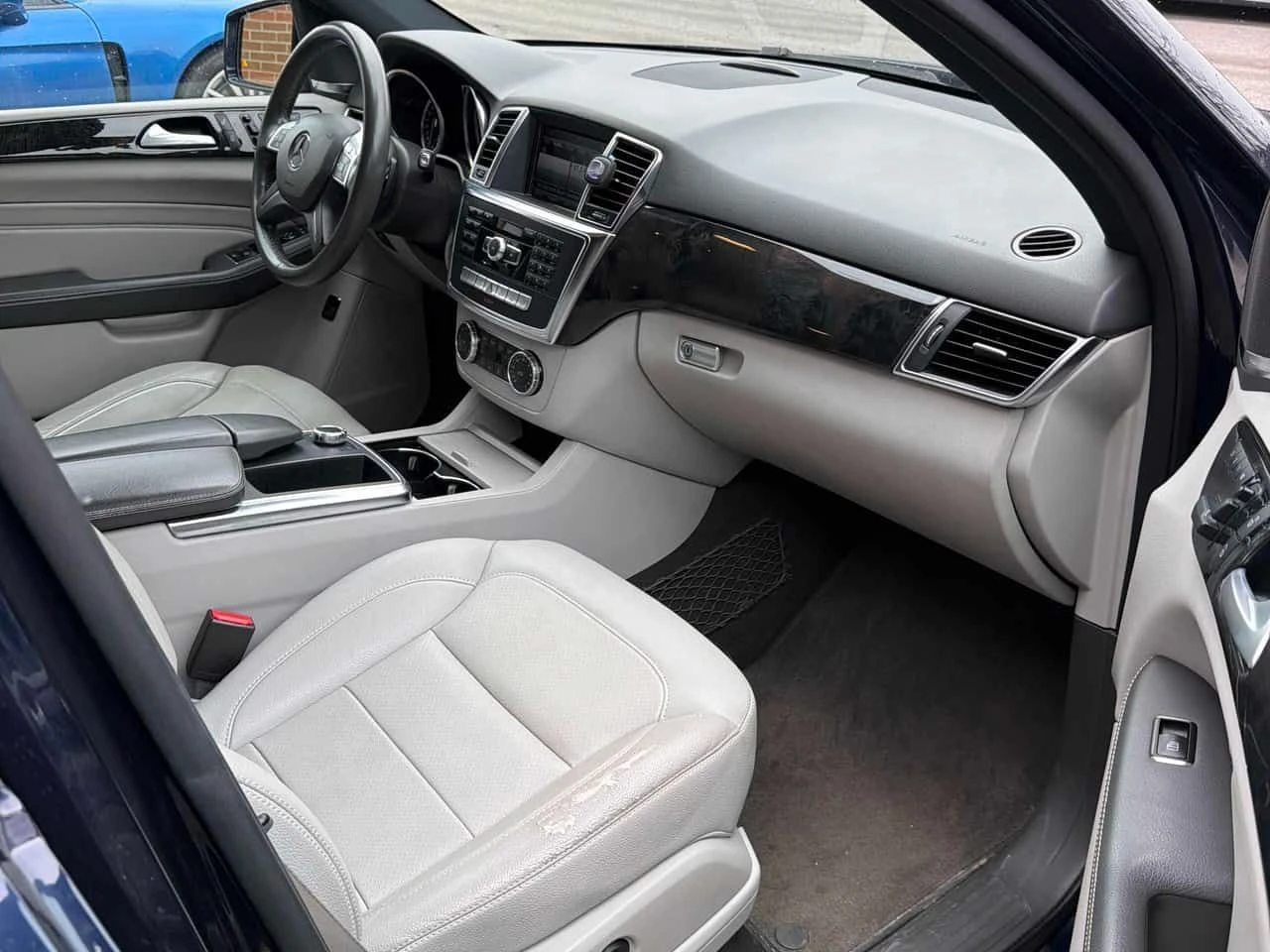 Mercedes-Benz ML 350 4MATIC * ДВА ЧИФТА ГУМИ/ДЖАНТИ* ПАНОРАМА* ПОДГРЕВИ, снимка 12 - Автомобили и джипове - 53951504