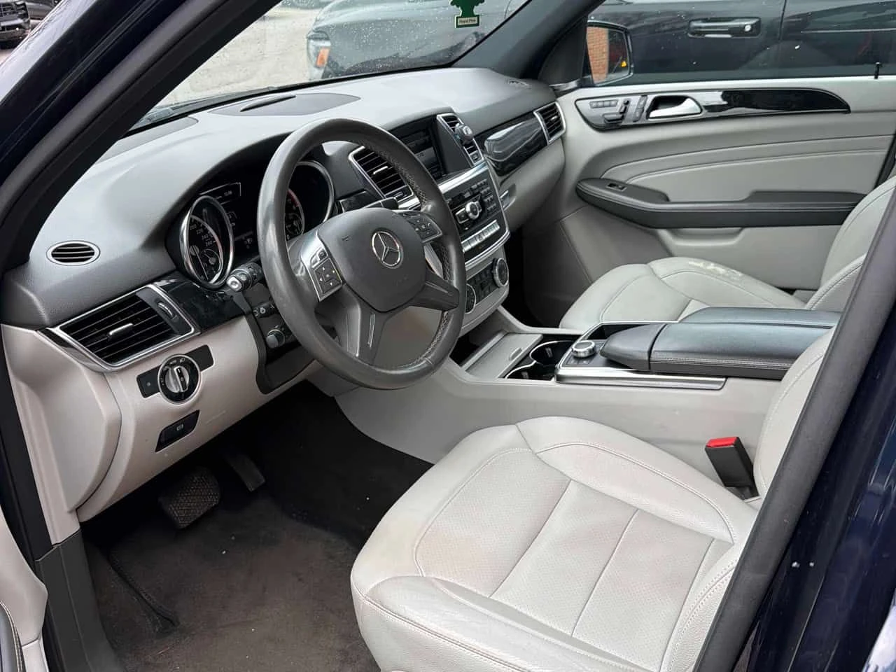 Mercedes-Benz ML 350 4MATIC * ДВА ЧИФТА ГУМИ/ДЖАНТИ* ПАНОРАМА* ПОДГРЕВИ, снимка 7 - Автомобили и джипове - 53951504