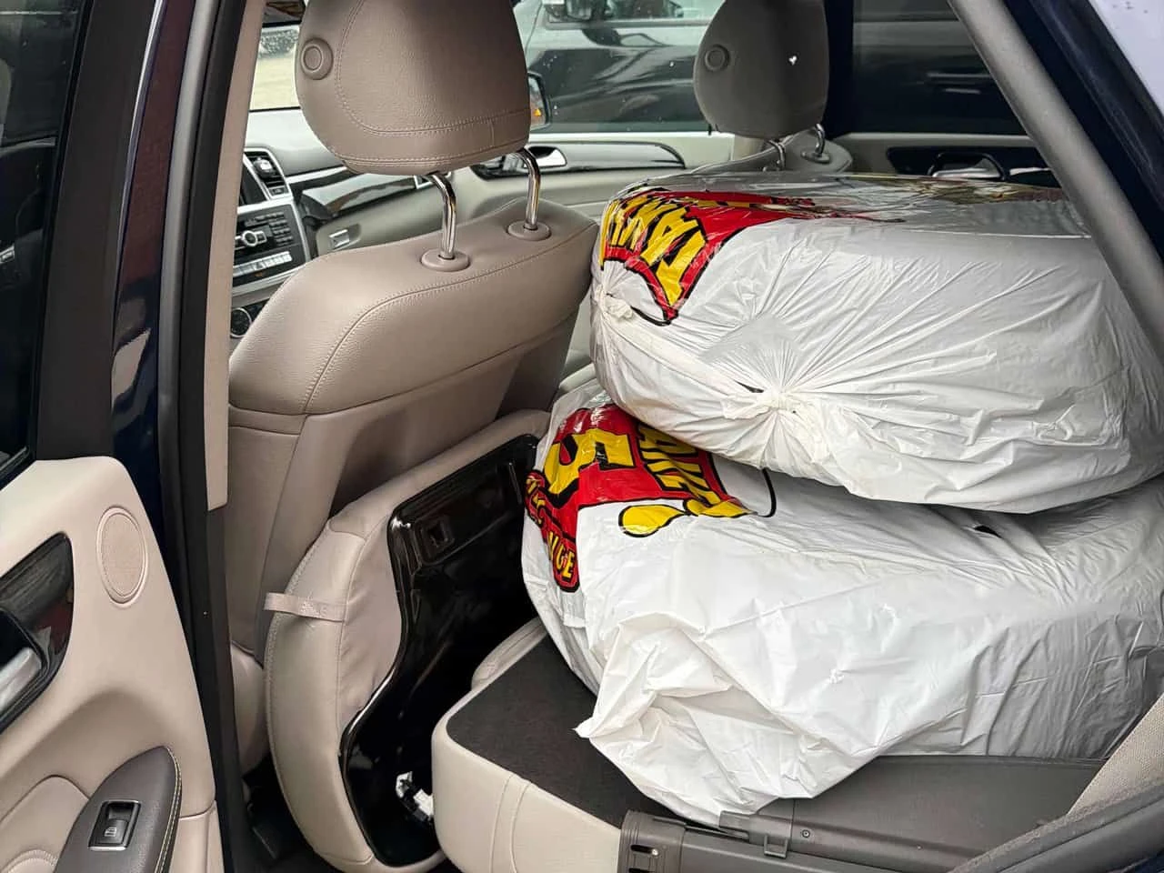 Mercedes-Benz ML 350 4MATIC * ДВА ЧИФТА ГУМИ/ДЖАНТИ* ПАНОРАМА* ПОДГРЕВИ, снимка 10 - Автомобили и джипове - 53951504