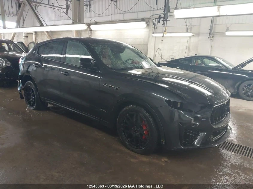 Maserati Levante S GRANSPORT | НАЛИЧНИ ФАРОВЕ | ДВА КЛЮЧА | , снимка 2 - Автомобили и джипове - 53955390