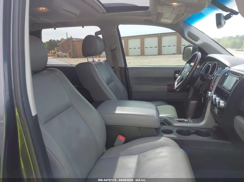 Toyota Sequoia PLATINUM 5.7 V8 * 4WD * CARFAX * , снимка 9 - Автомобили и джипове - 54260559