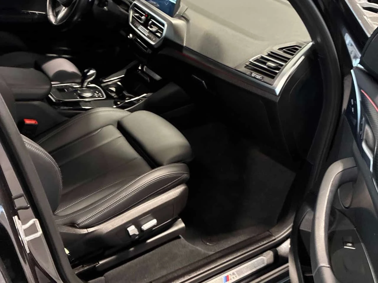 BMW X3 * CARFAX * АВТОКРЕДИТ БЕЗ ПЪРВОНАЧАЛНА ВНОСКА, снимка 16 - Автомобили и джипове - 54662964