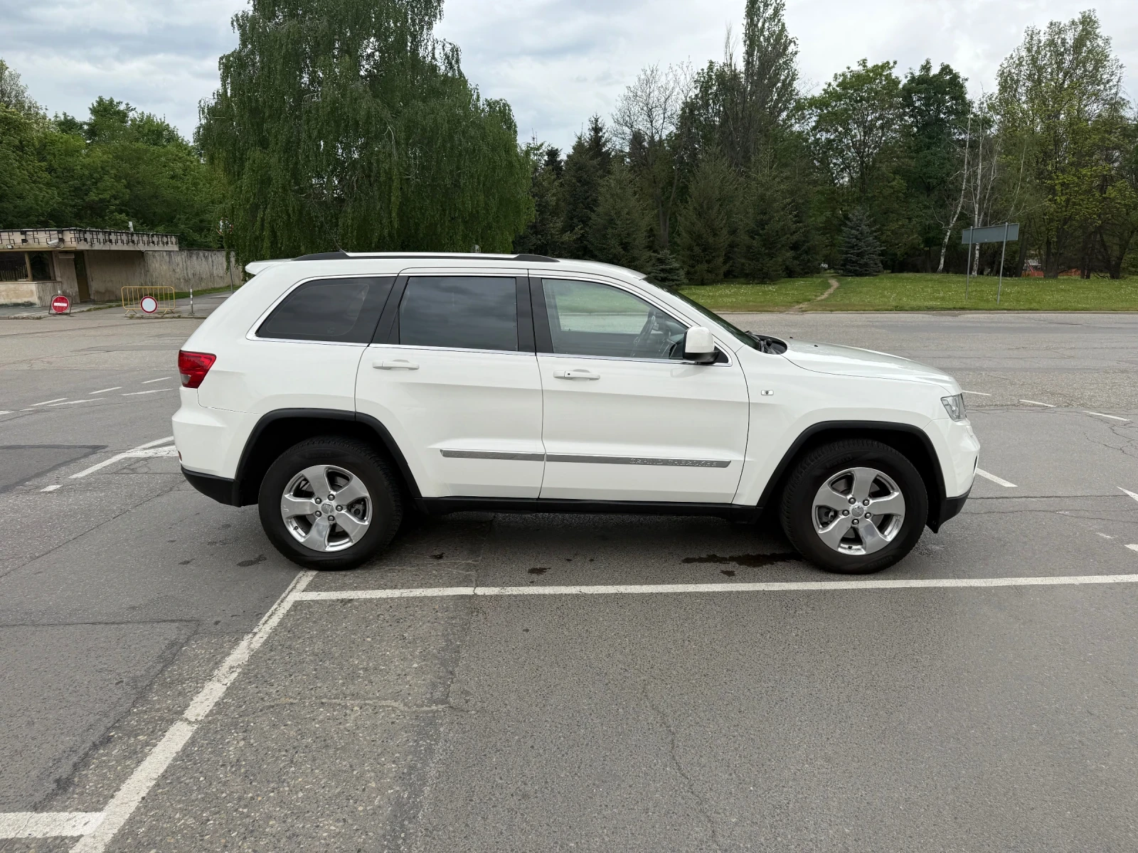 Jeep Grand cherokee 3.0 CRDI Laredo 4x4 , снимка 8 - Автомобили и джипове - 56563998