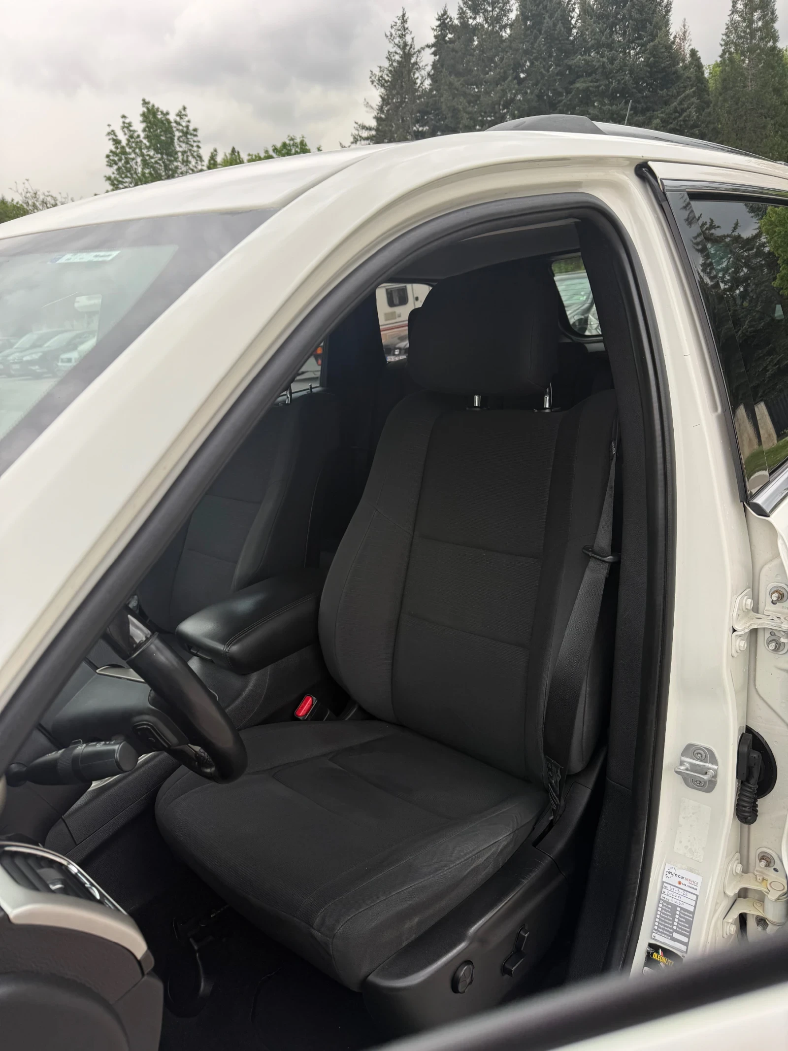 Jeep Grand cherokee 3.0 CRDI Laredo 4x4 , снимка 9 - Автомобили и джипове - 56563998