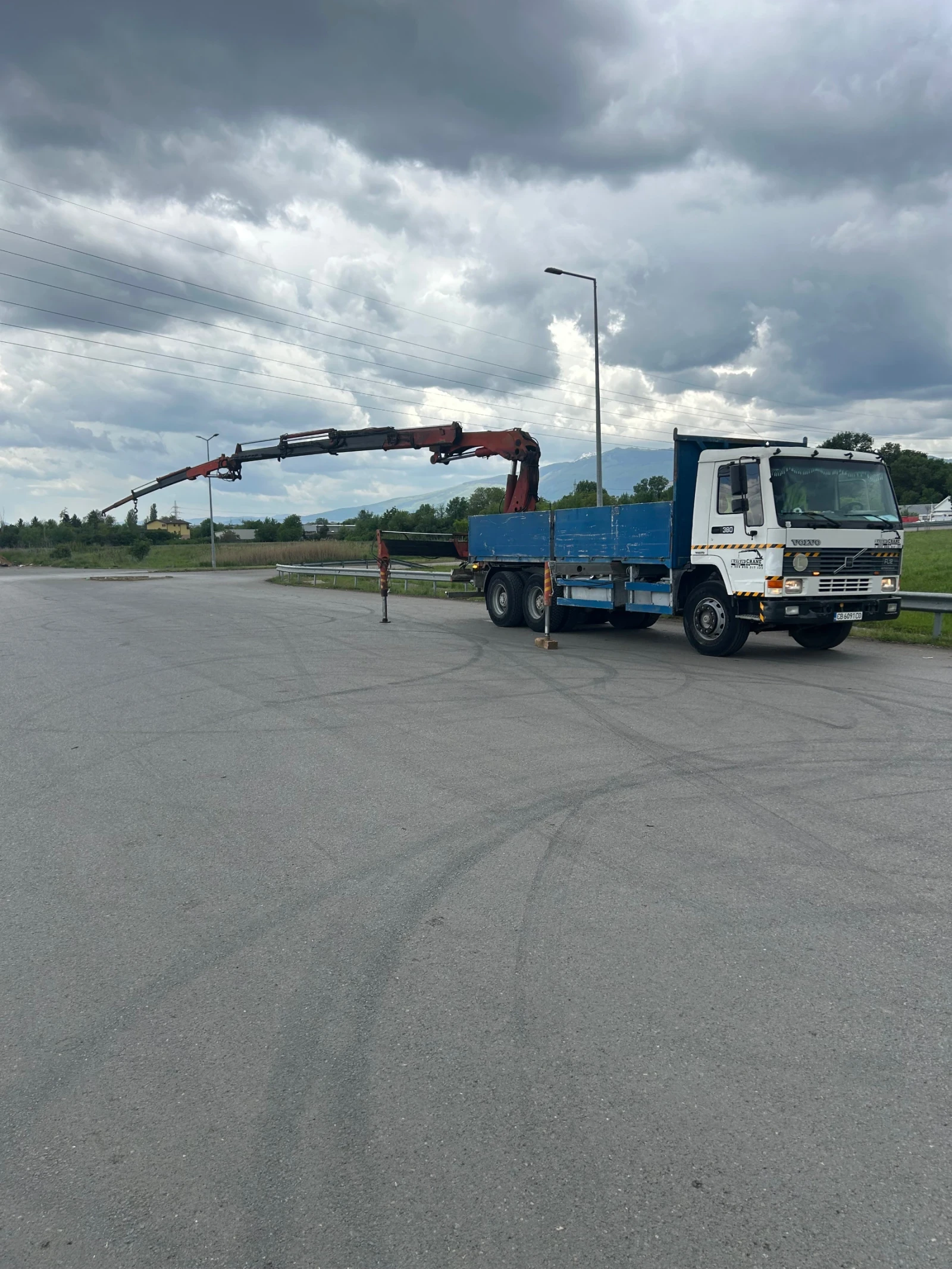 Volvo F12 PALFINGER 28000+ FLY JIP, снимка 4 - Камиони - 54585239