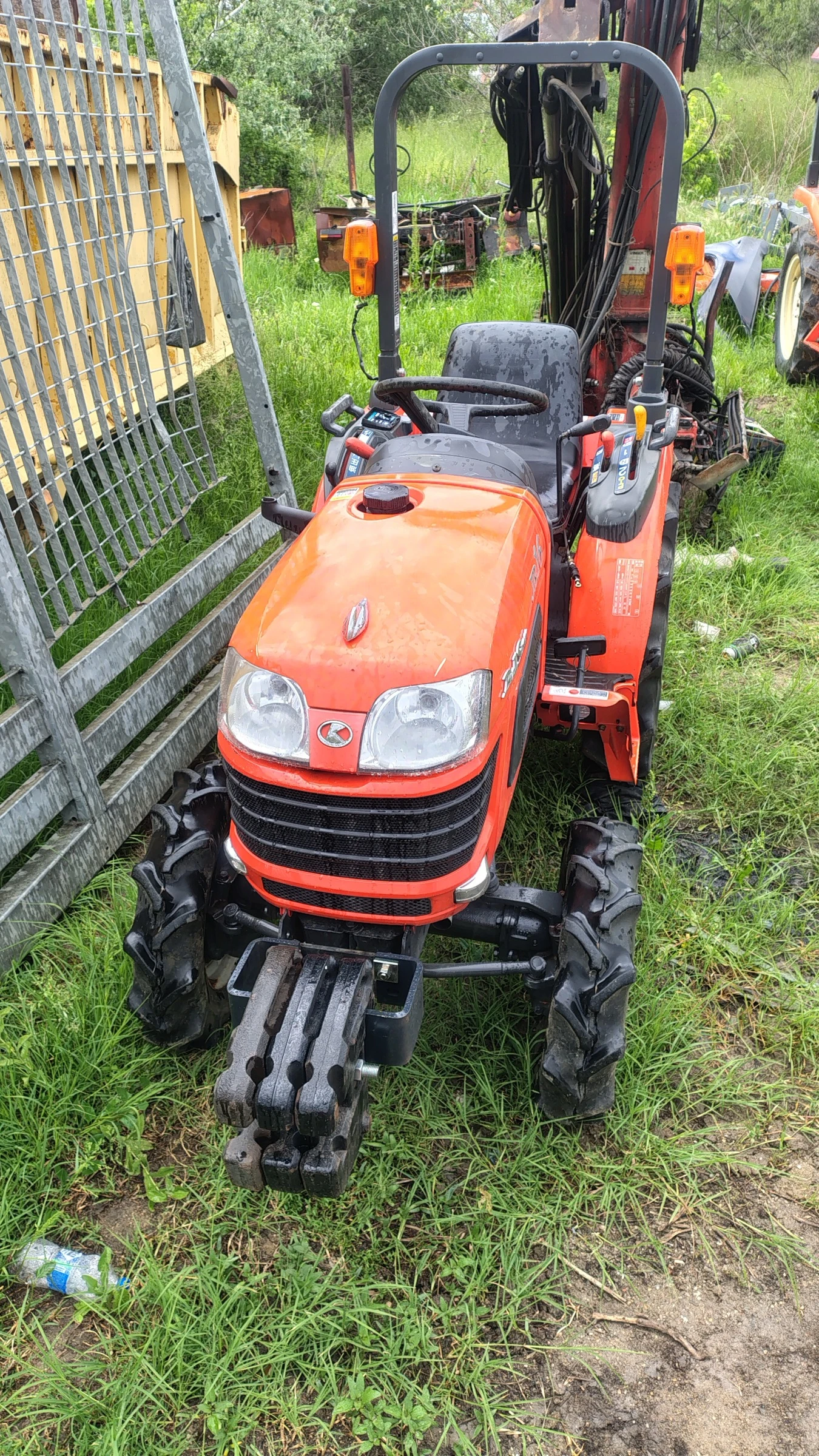 Трактор Kubota, снимка 3 - Селскостопанска техника - 54485110