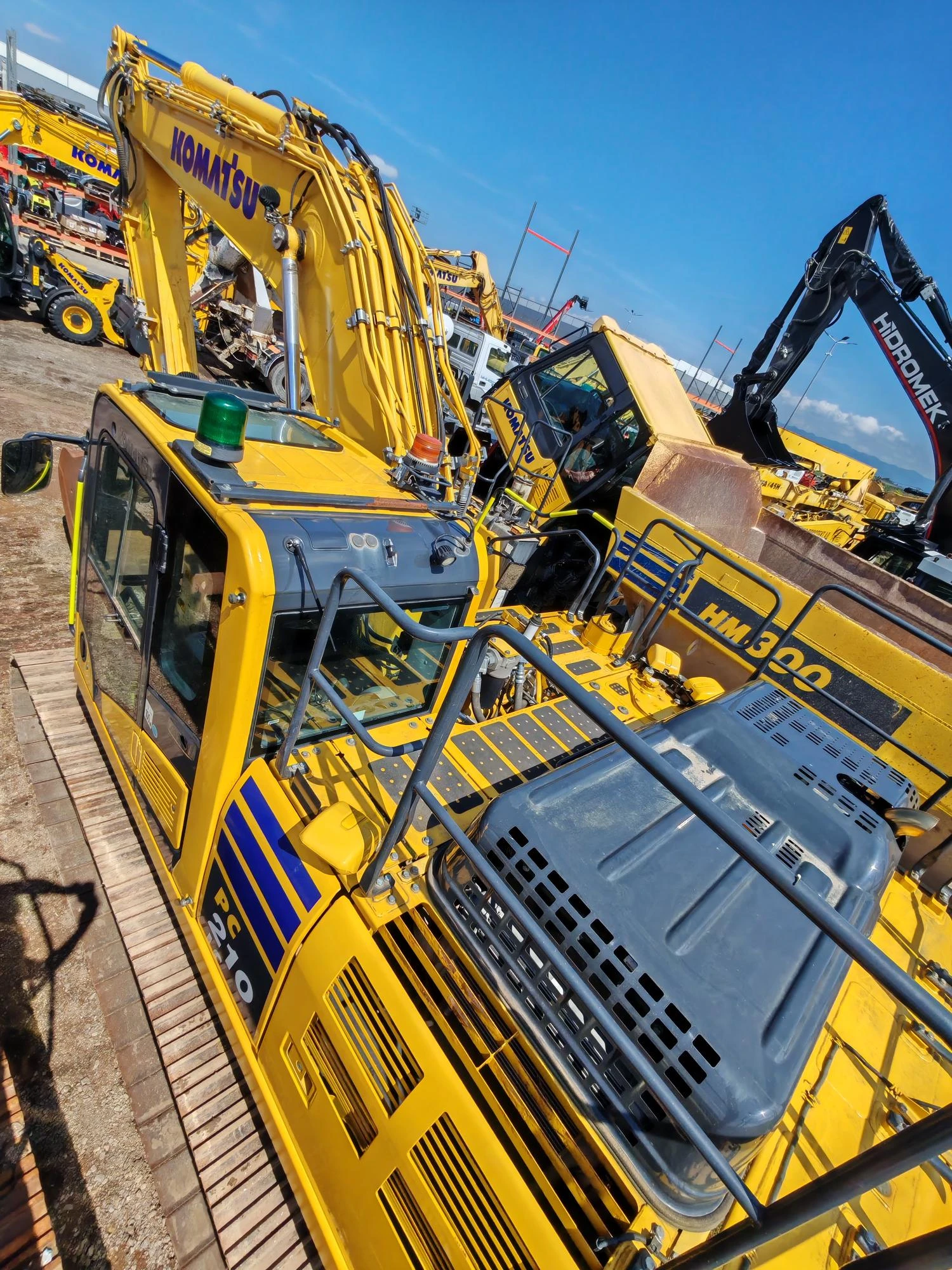 ����� Komatsu PC210LC-11E0 | Mobile.bg � ����������� 5