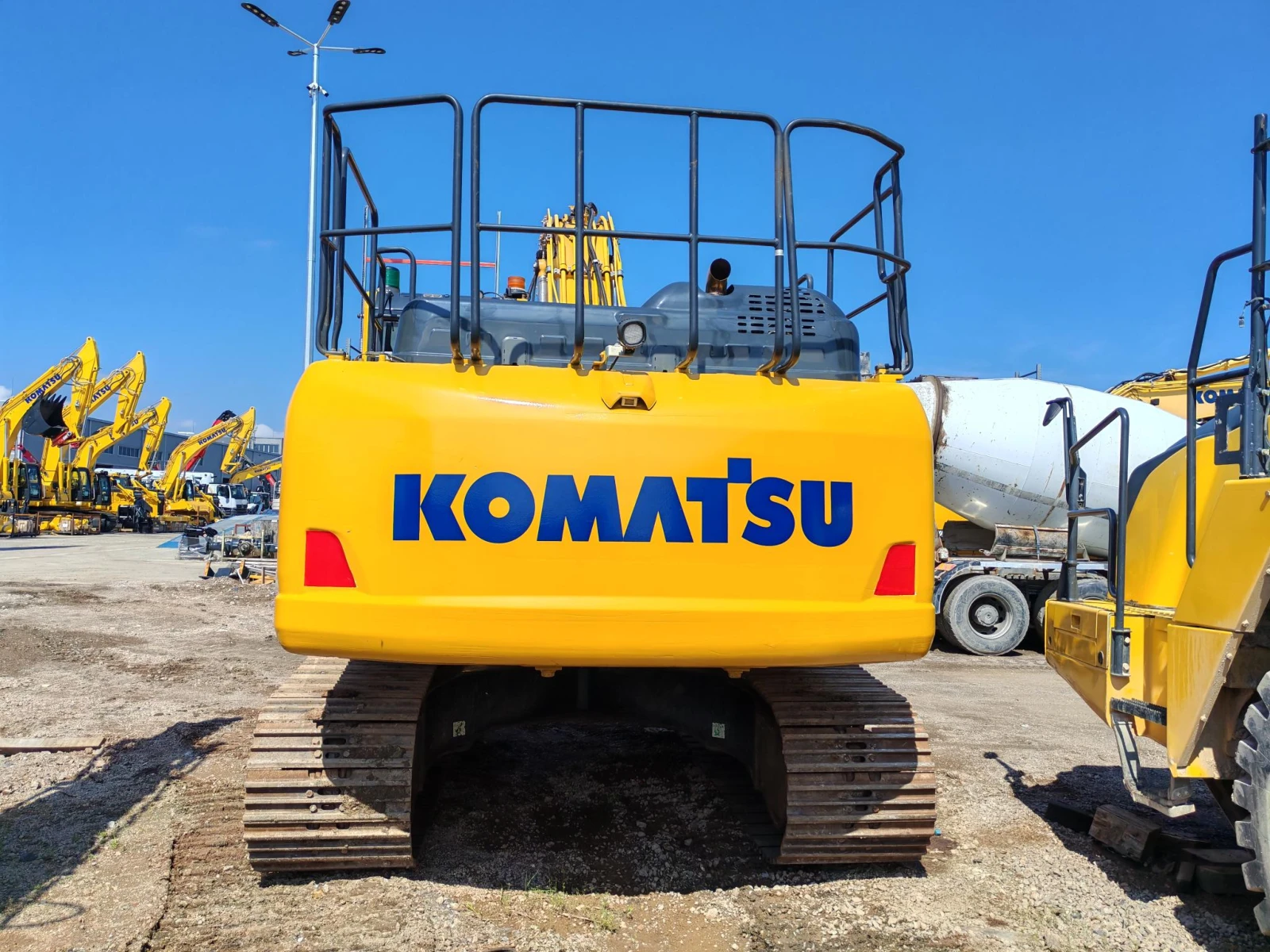 ����� Komatsu PC210LC-11E0 | Mobile.bg � ����������� 3