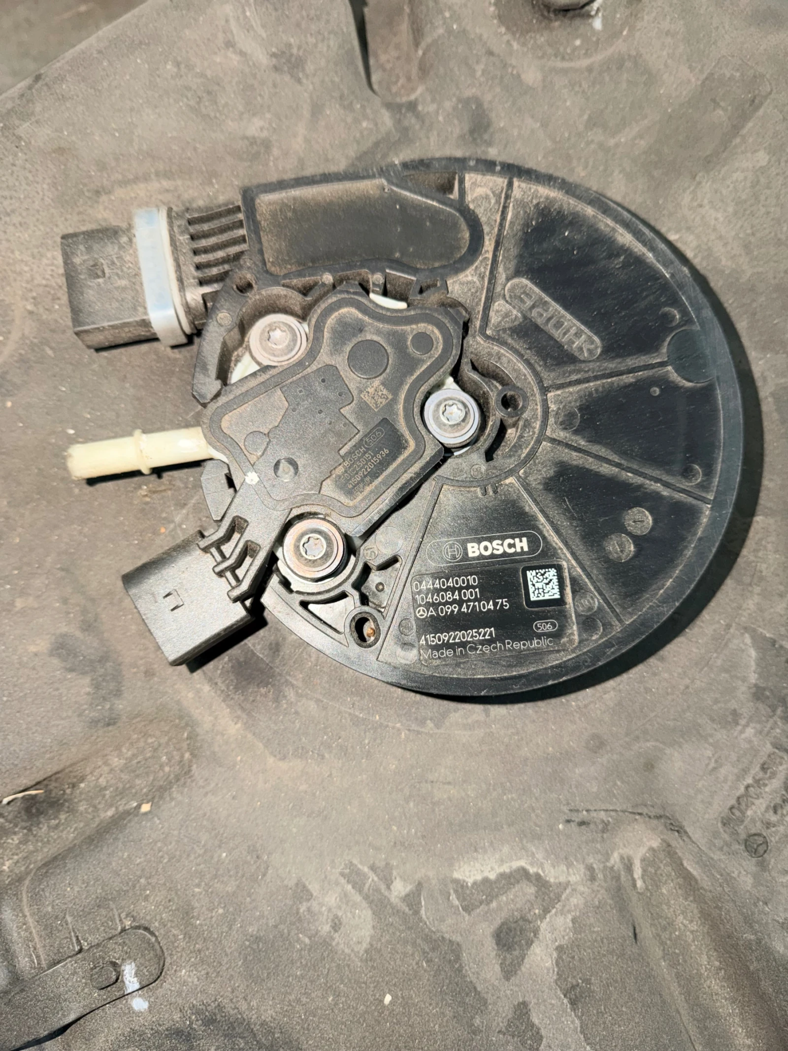 A0994710475 ��������� ��  AdBlue � �����   Mercedes-Benz C W205  0444040010 A2124700200 | Mobile.bg � ����������� 3