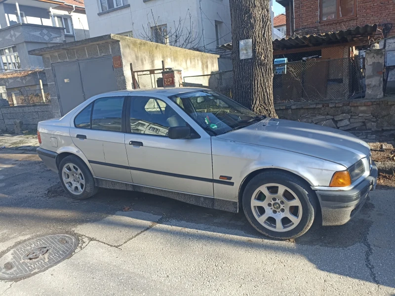 BMW 318, снимка 2 - Автомобили и джипове - 48435370