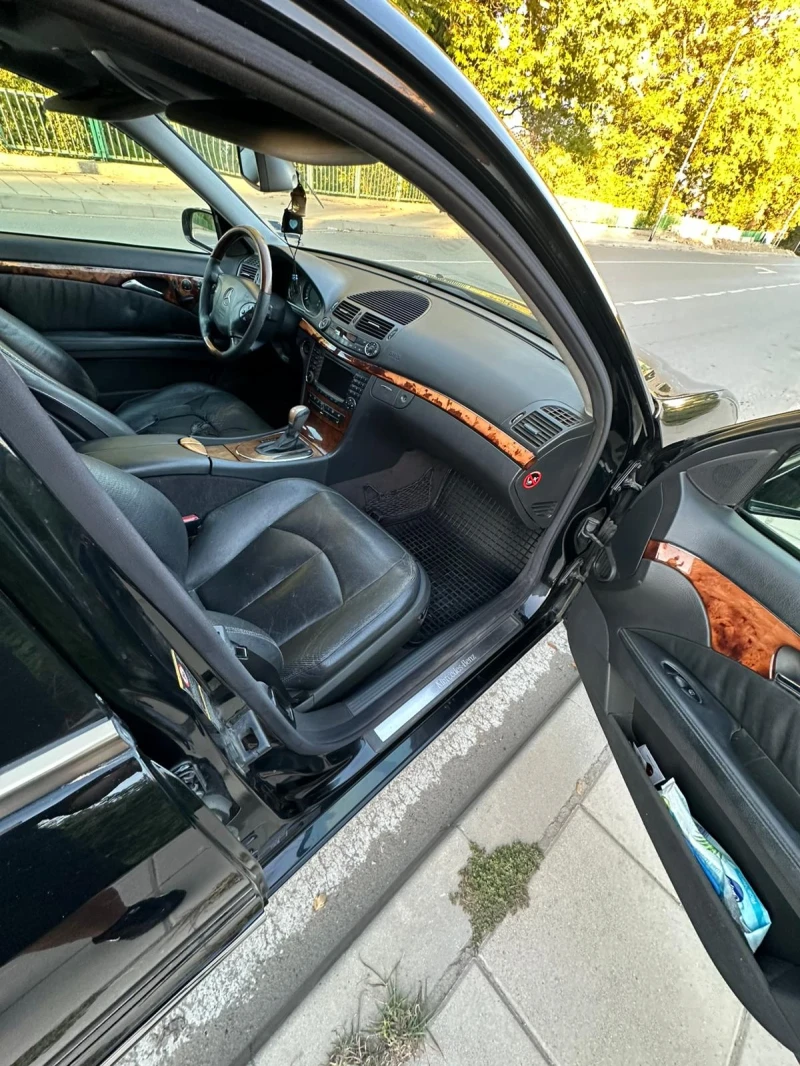 Mercedes-Benz E 320, снимка 3 - Автомобили и джипове - 52899869