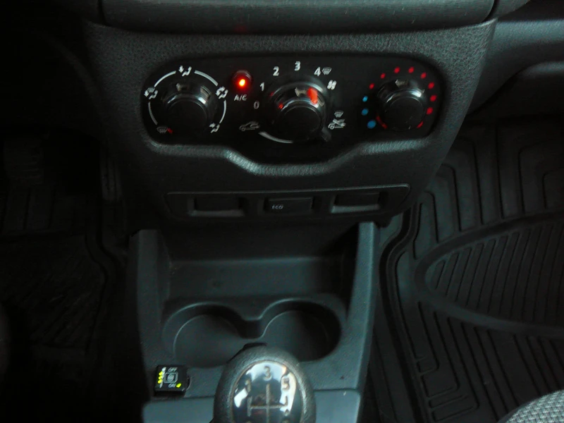 Dacia Dokker 1.6i* газ* клима, снимка 13 - Автомобили и джипове - 52203487