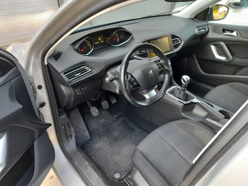 Peugeot 308 1.2 turbo, снимка 5 - Автомобили и джипове - 52308847