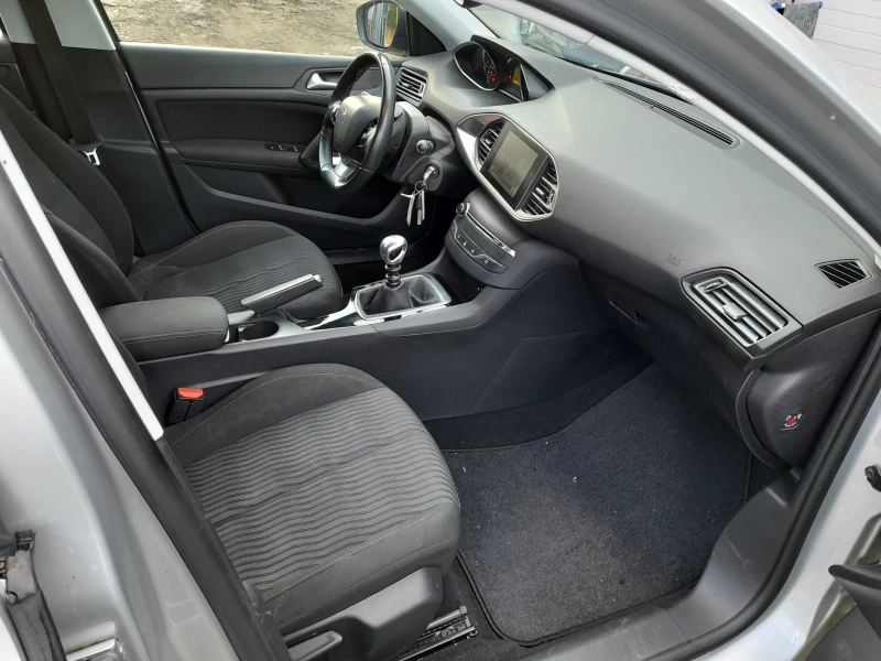 Peugeot 308 1.2 turbo, снимка 9 - Автомобили и джипове - 52308847