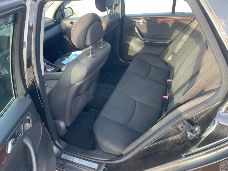 Mercedes-Benz C 220, снимка 7 - Автомобили и джипове - 53144761