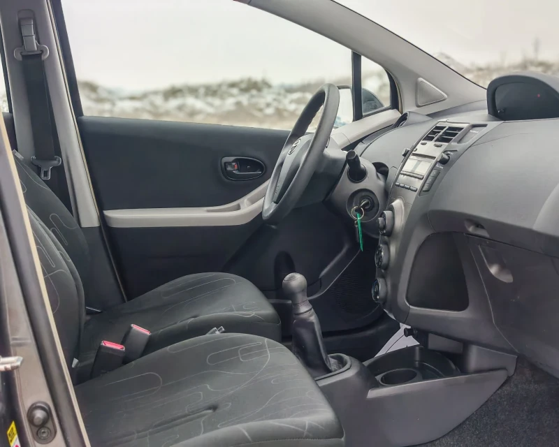 Toyota Yaris 1.0 69 К.С. БЕНЗИН! , снимка 10 - Автомобили и джипове - 53329448