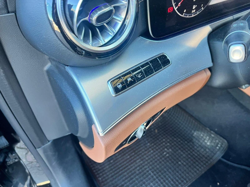 Mercedes-Benz E 220 4MATIC Coupe Avantgarde, снимка 7 - Автомобили и джипове - 53564733