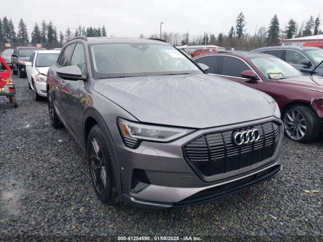 Audi E-Tron * PREMIUM QUATTRO* CARFAX* , снимка 1 - Автомобили и джипове - 49375948