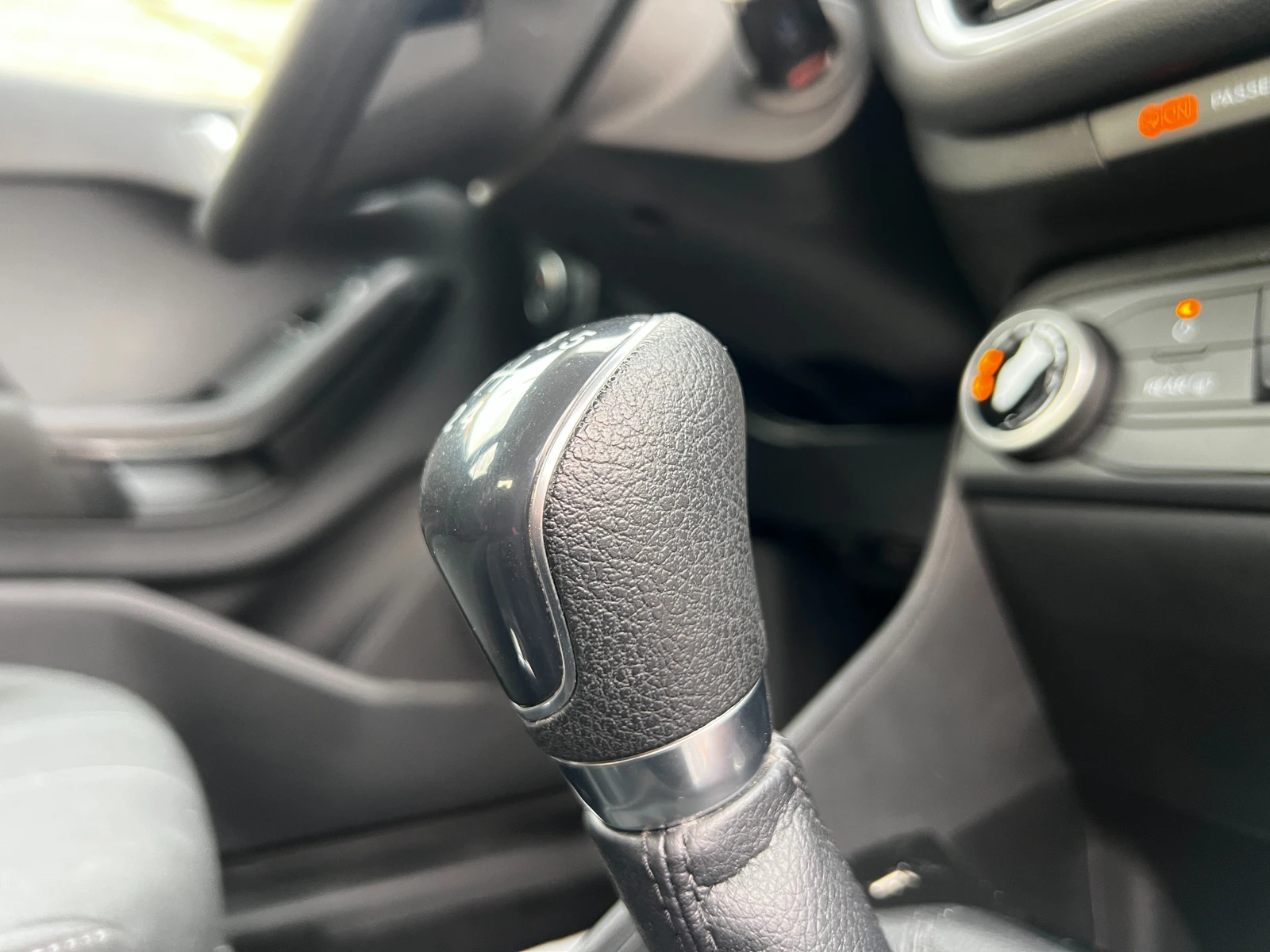 Ford Fiesta 1.1i 25000km. EURO-6D, снимка 14 - Автомобили и джипове - 53712250