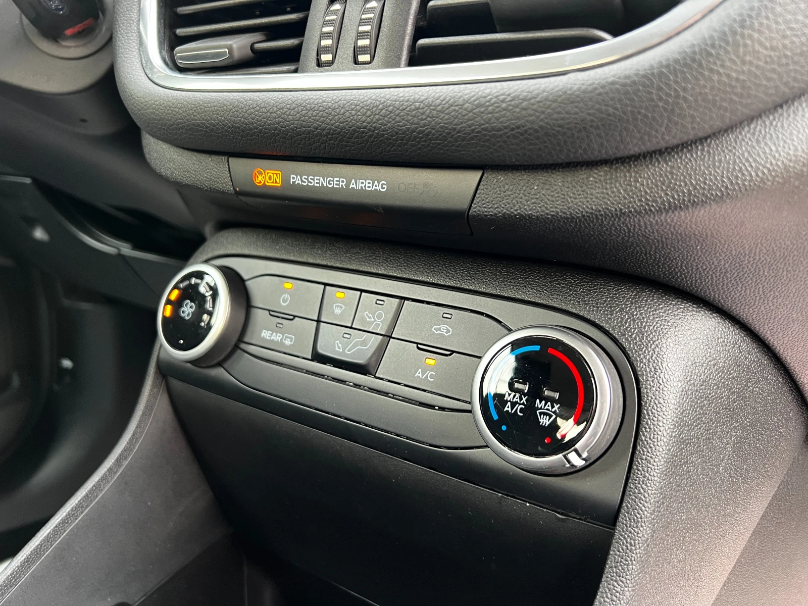 Ford Fiesta 1.1i 25000km. EURO-6D, снимка 15 - Автомобили и джипове - 53712250