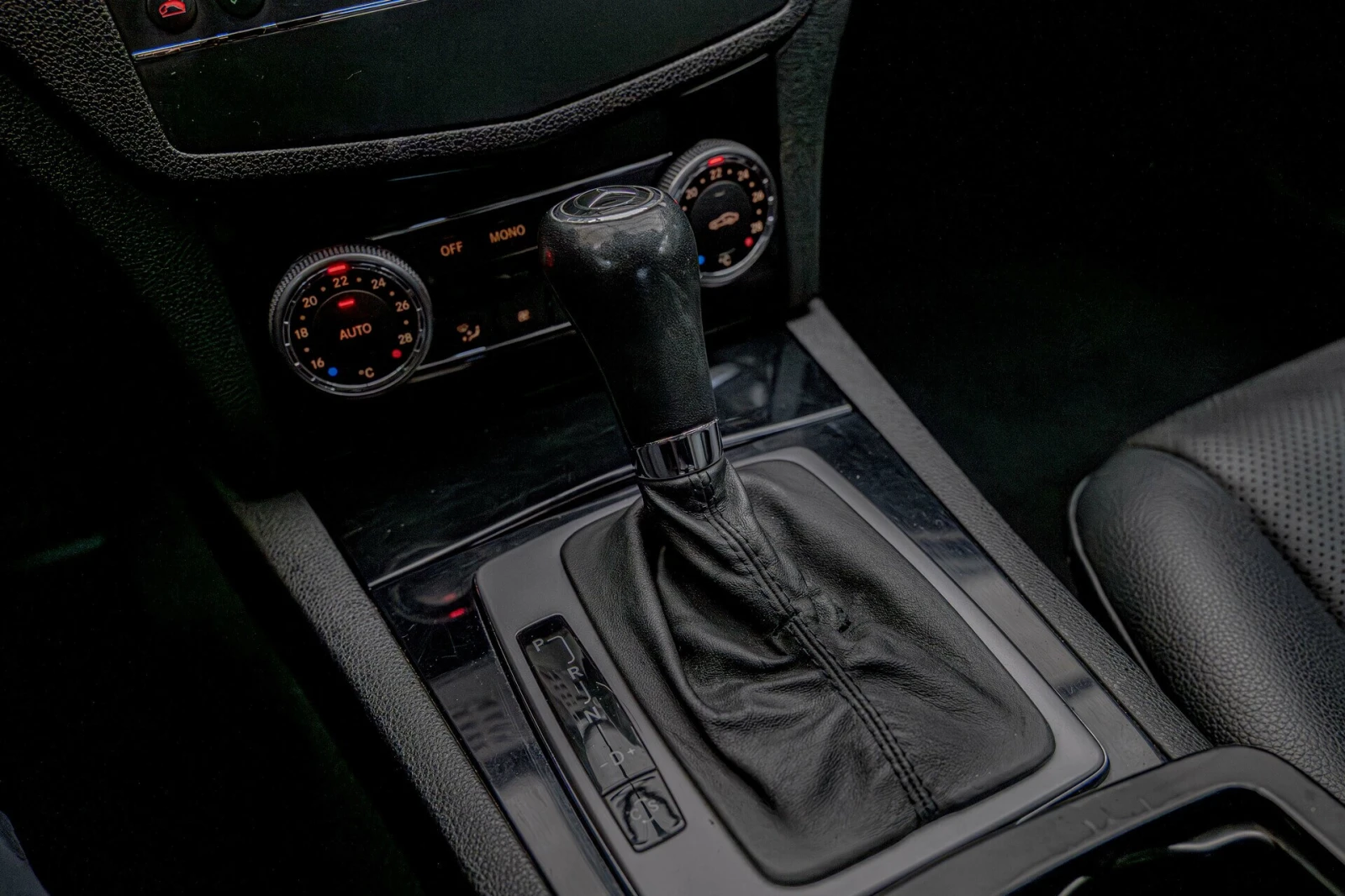 Mercedes-Benz C 200 5G-Tronic/Xenon/Bluetooth/Tempomat/Климатроник, снимка 9 - Автомобили и джипове - 53947048