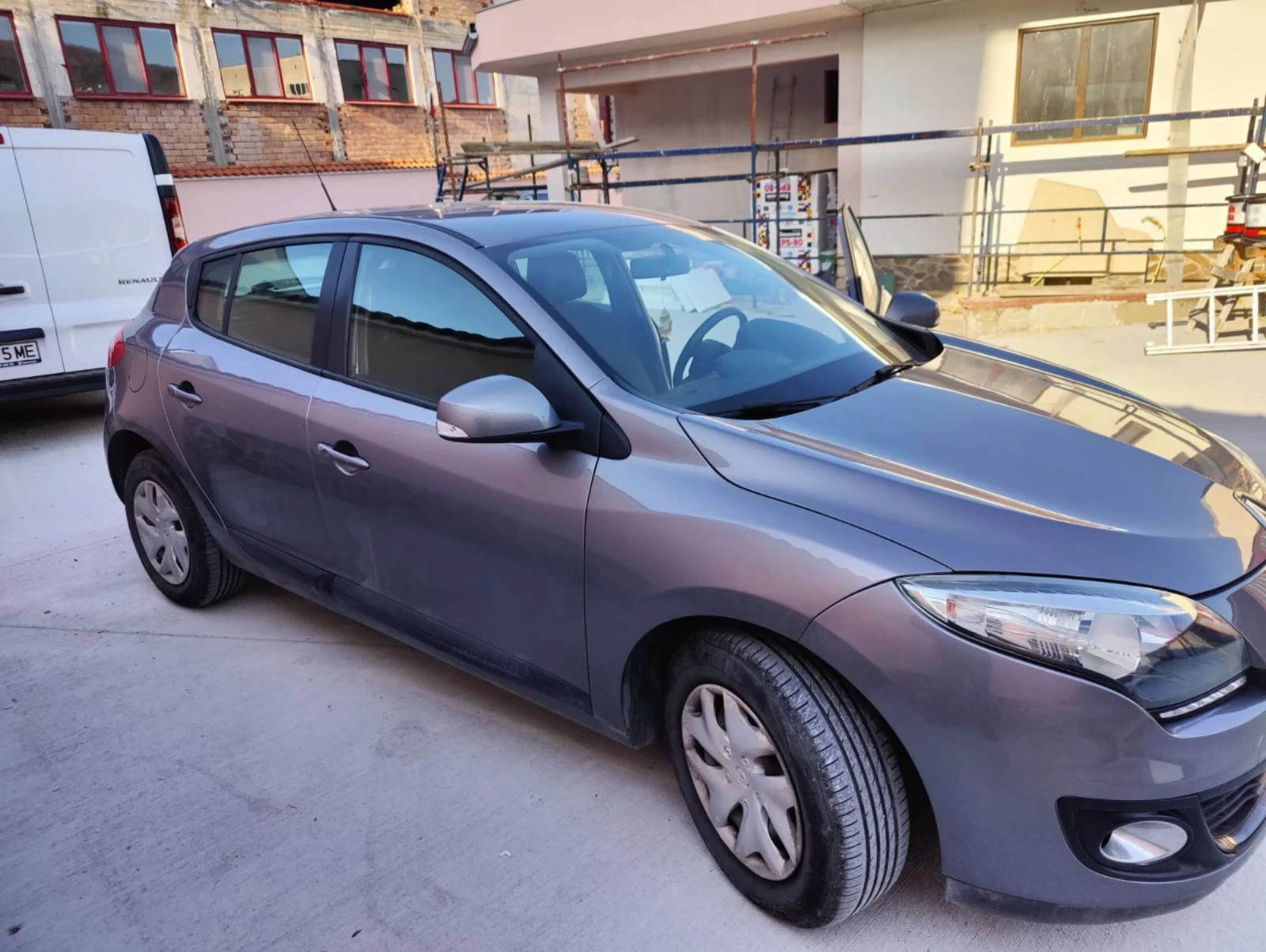 Renault Megane 1.5 dCI, снимка 4 - Автомобили и джипове - 54125199