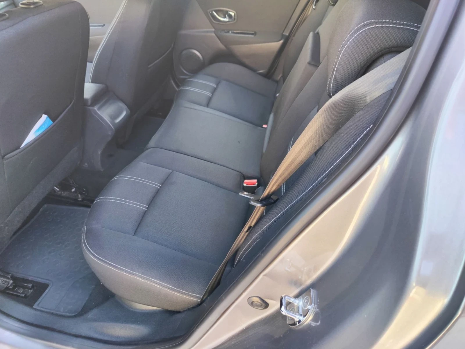 Renault Megane 1.5 dCI, снимка 3 - Автомобили и джипове - 54125199