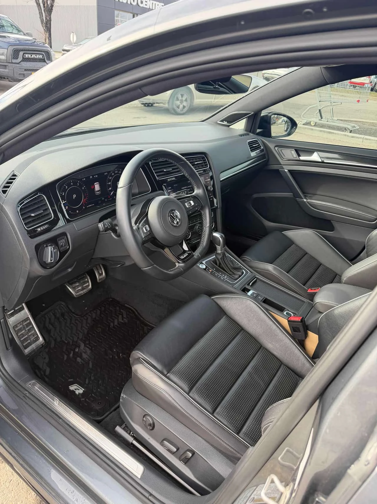 VW Golf R 5 door DSG * ПОДГРЕВИ * 2 КЛЮЧА * KEYLESS * , снимка 5 - Автомобили и джипове - 54254724