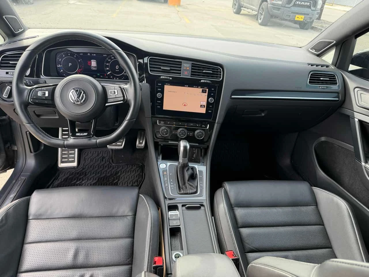 VW Golf R 5 door DSG * ПОДГРЕВИ * 2 КЛЮЧА * KEYLESS * , снимка 9 - Автомобили и джипове - 54254724