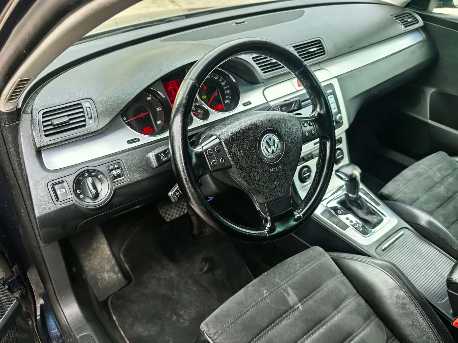 VW Passat 2.0TDI, снимка 11 - Автомобили и джипове - 54548402