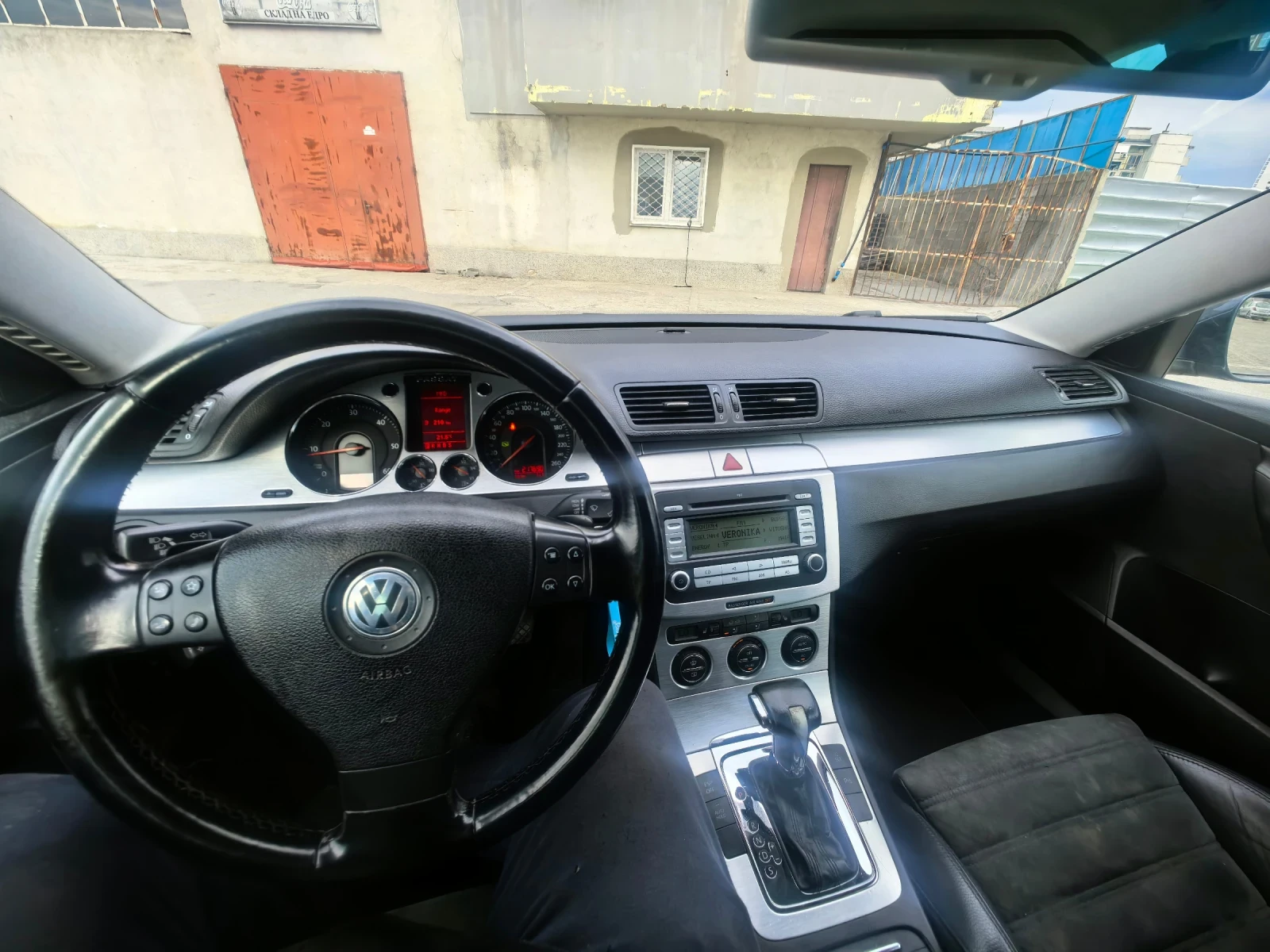 VW Passat 2.0TDI, снимка 15 - Автомобили и джипове - 54548402
